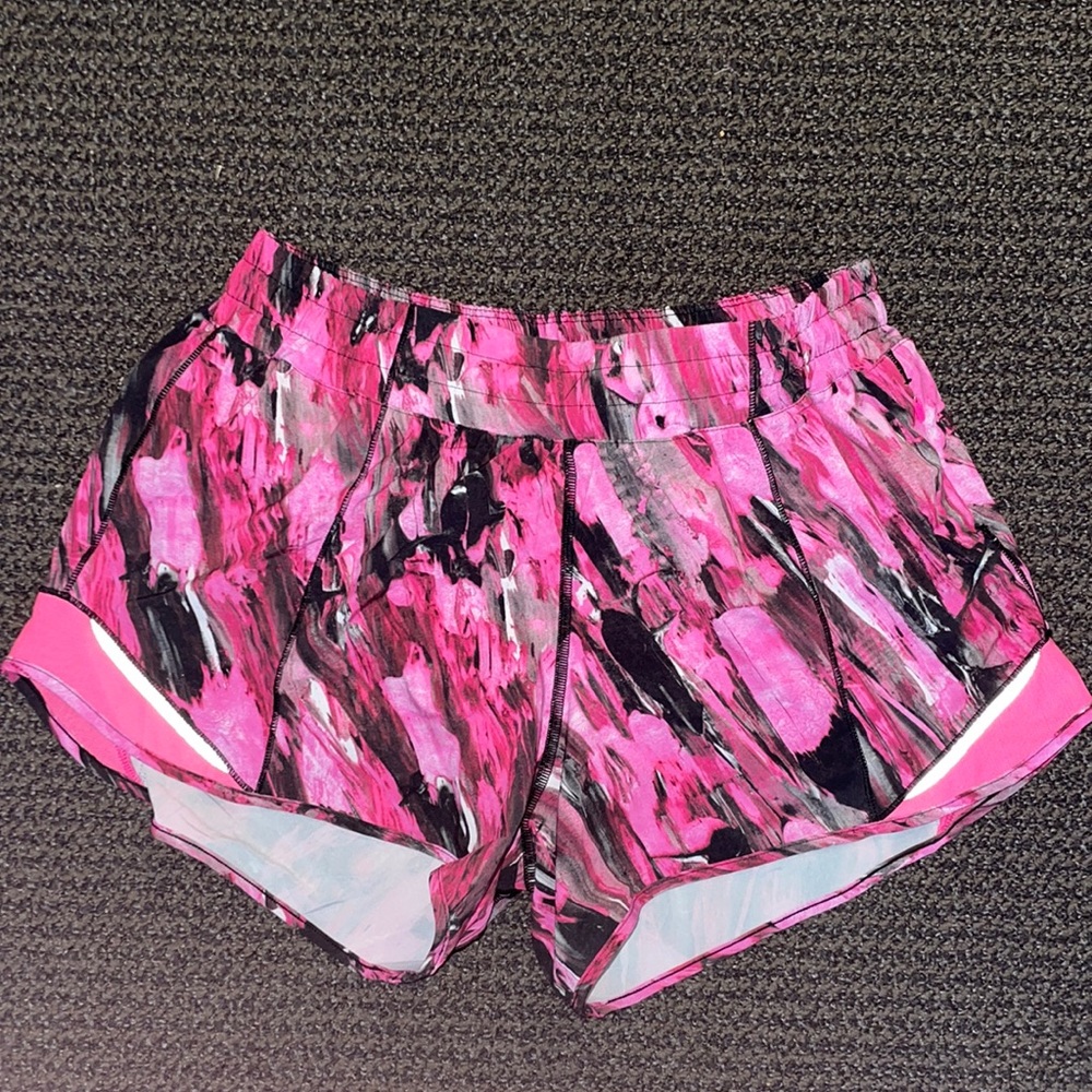 LuluLemon — Hotty Hot Shorts 4” — 8 Tall